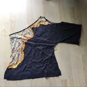 🌸One sleeve cold shoulder cut out blouse🌸